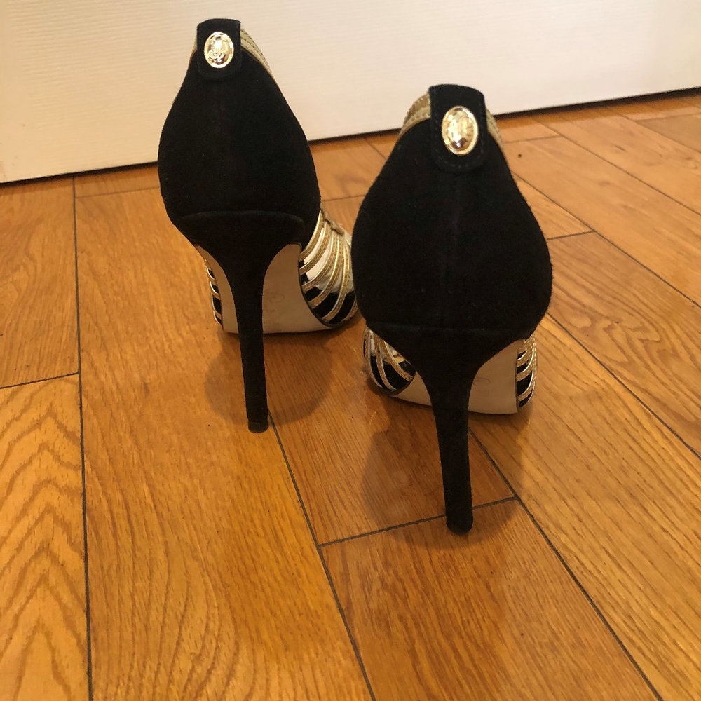 ❤️HOSTS’ PICK❤️ Ivanka Trump Black & Gold Pump - Picture 5 of 8